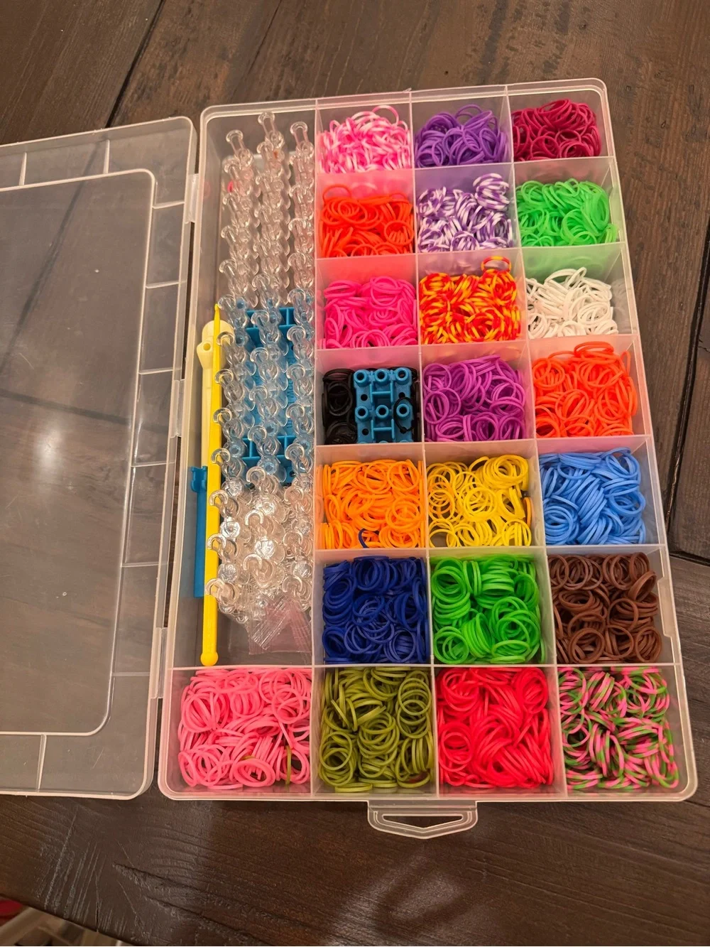 Arts and Crafts Plastic Compartment Storage Box with Multi-Color Elastic Band